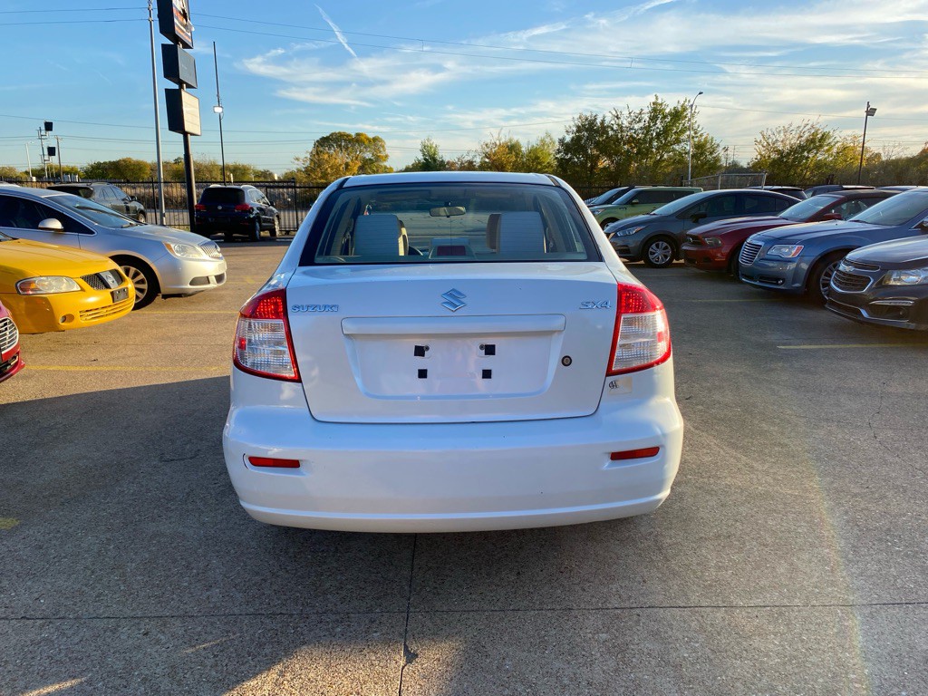 2011 Suzuki SX4 Image 5