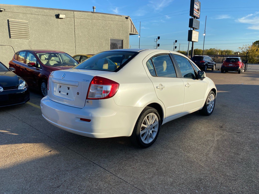 2011 Suzuki SX4 Image 6