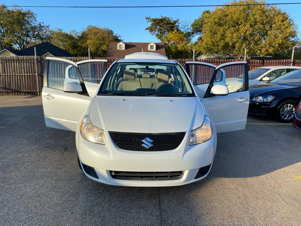 2011 Suzuki SX4 Image 8