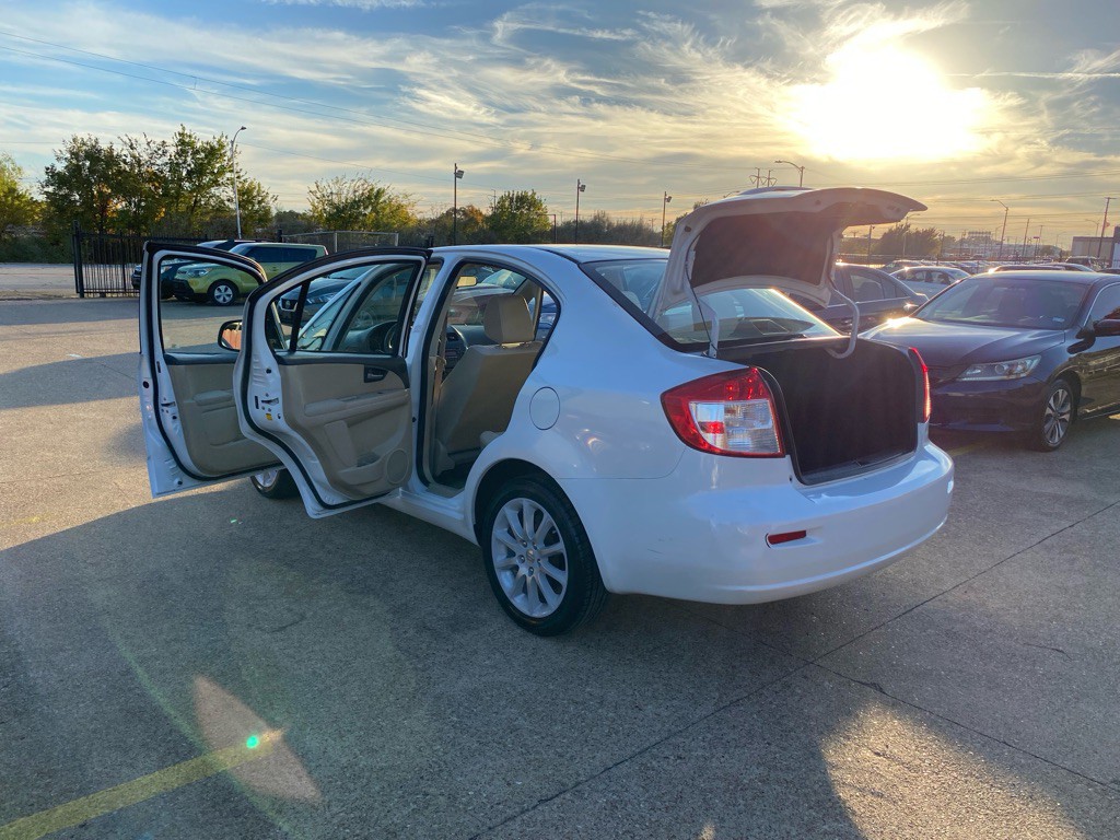 2011 Suzuki SX4 Image 10