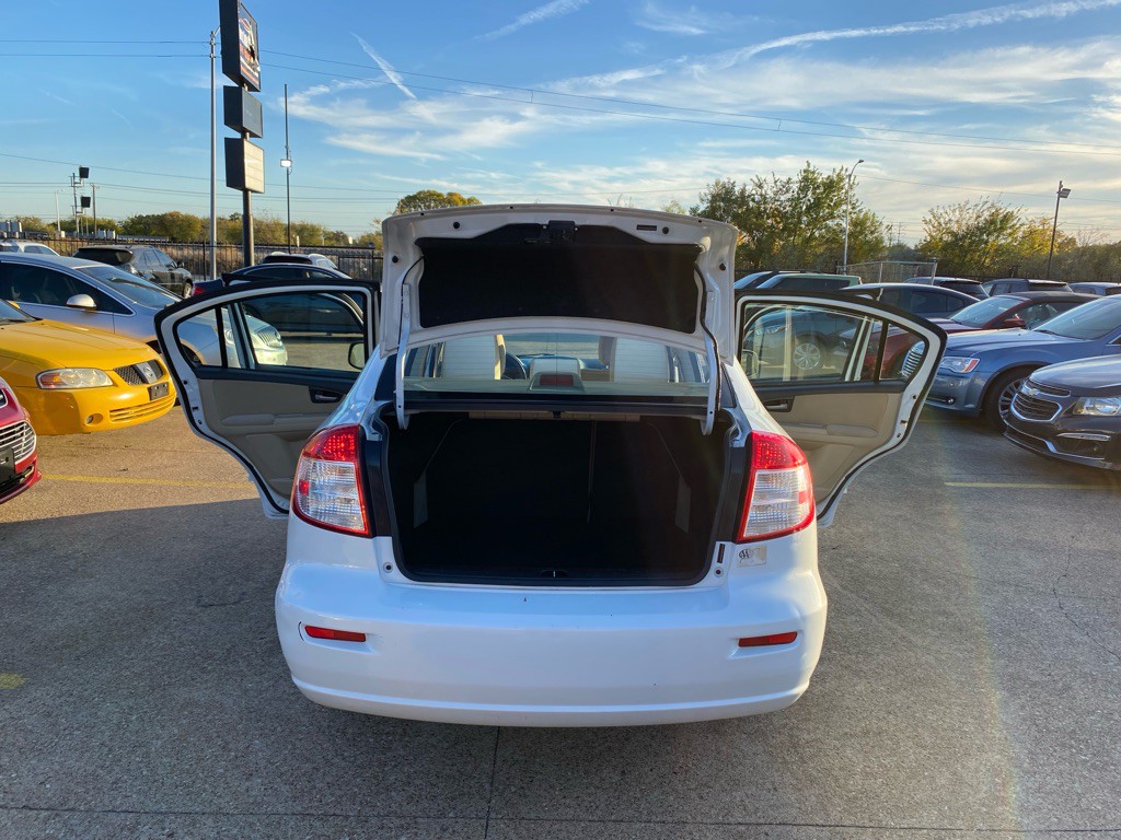 2011 Suzuki SX4 Image 11