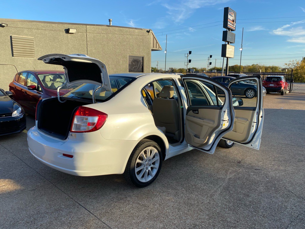 2011 Suzuki SX4 Image 12