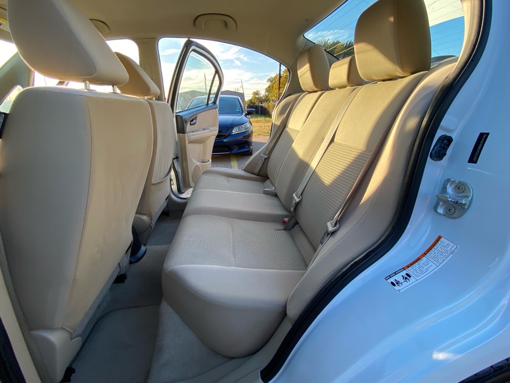 2011 Suzuki SX4 Image 16