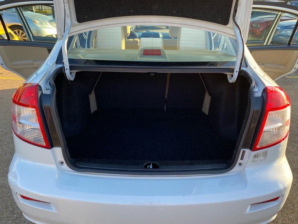 2011 Suzuki SX4 Image 17
