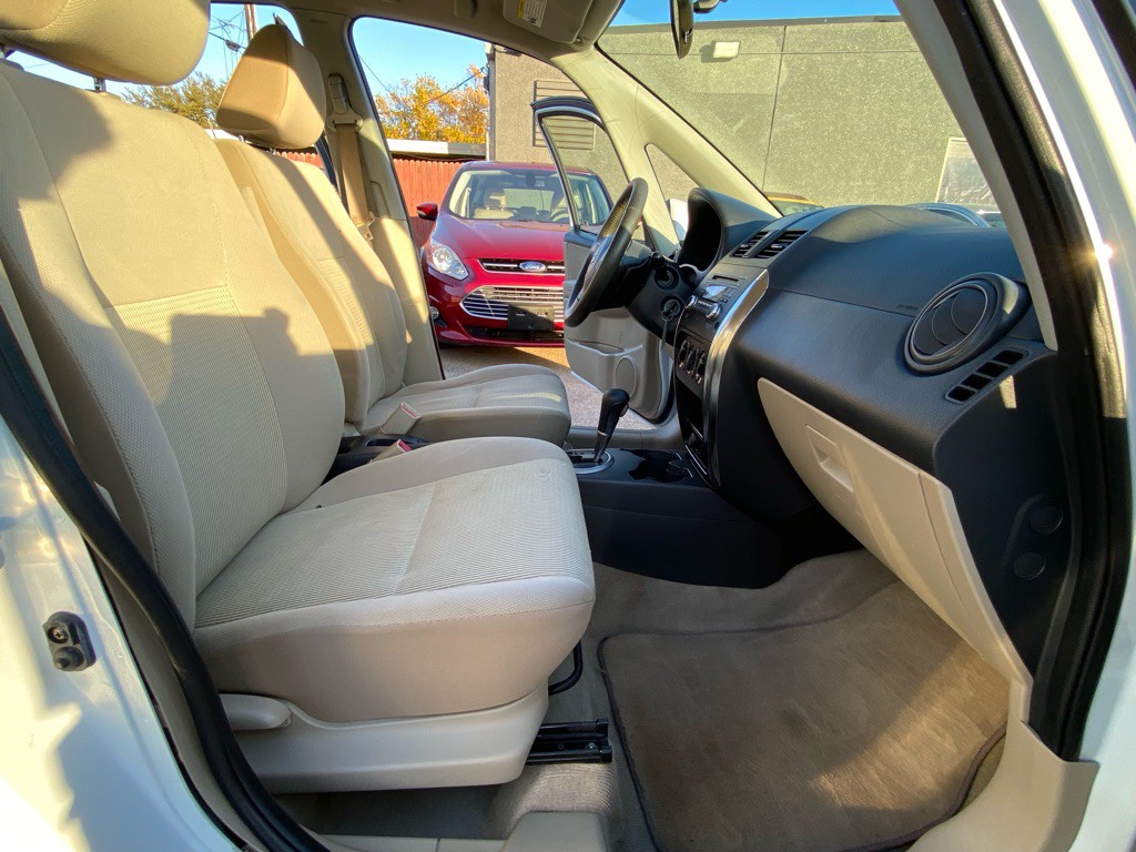 2011 Suzuki SX4 Image 19