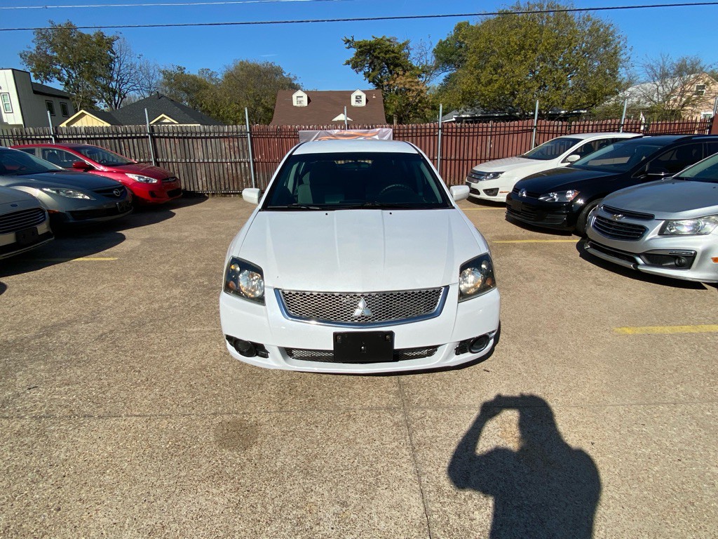 2011 Mitsubishi Galant Image 2