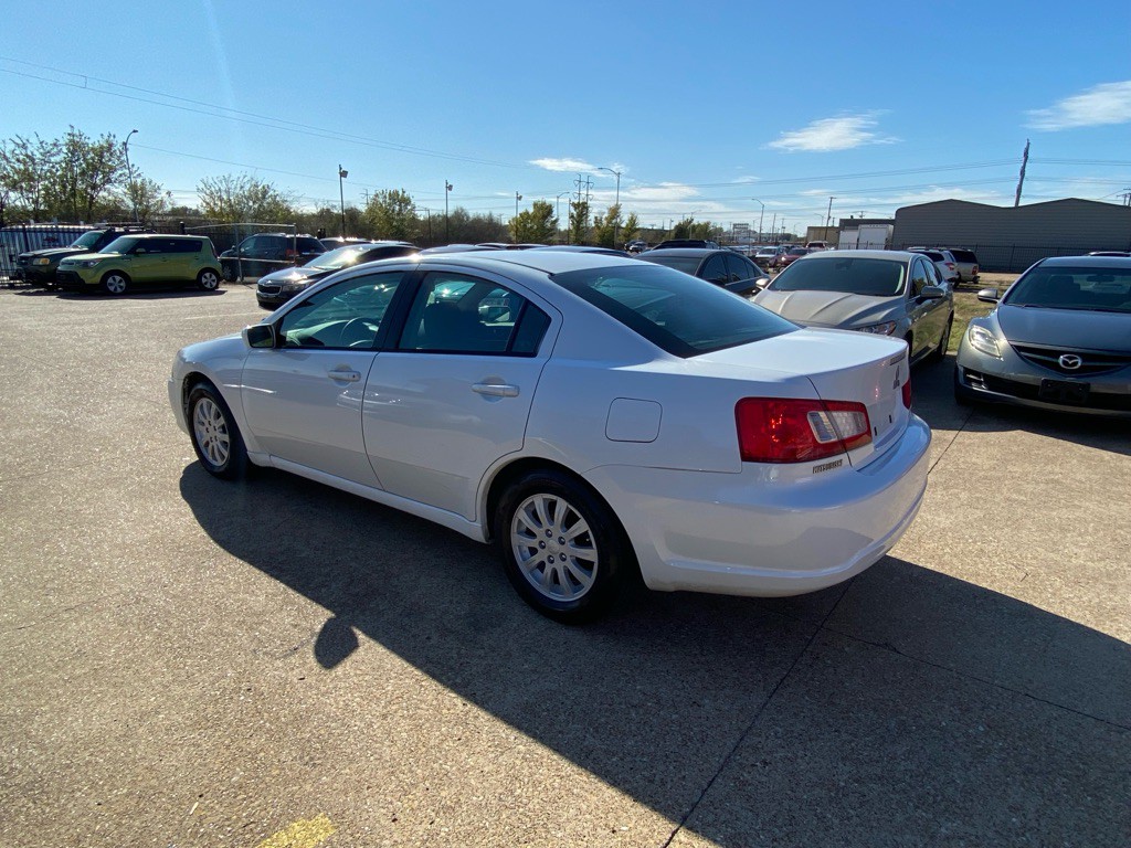 2011 Mitsubishi Galant Image 4