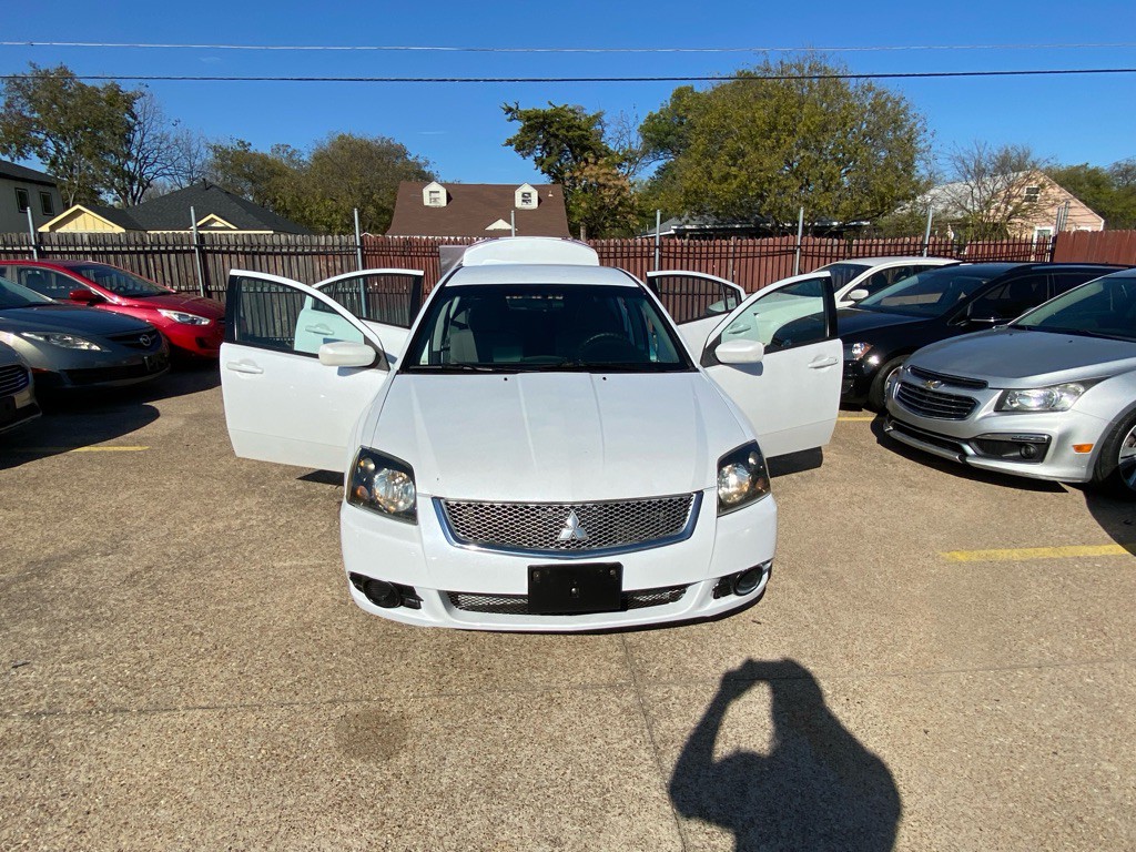 2011 Mitsubishi Galant Image 8