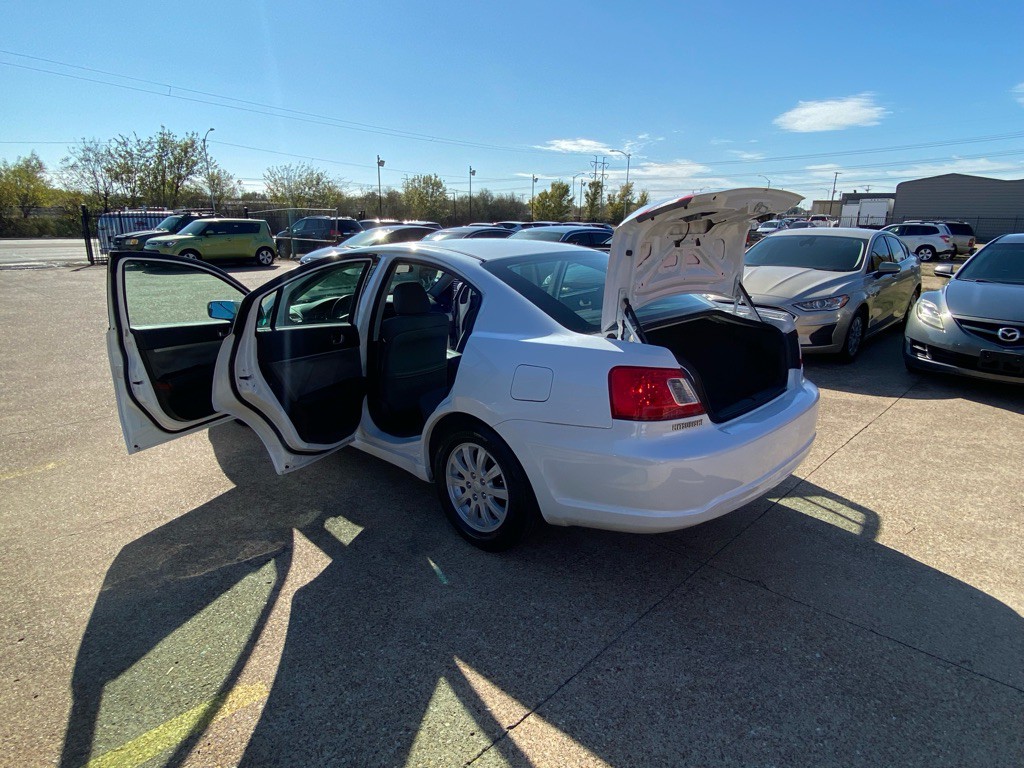 2011 Mitsubishi Galant Image 10