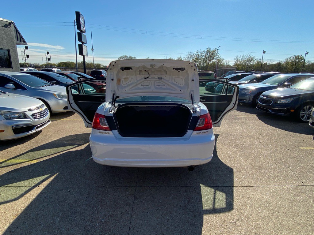 2011 Mitsubishi Galant Image 11