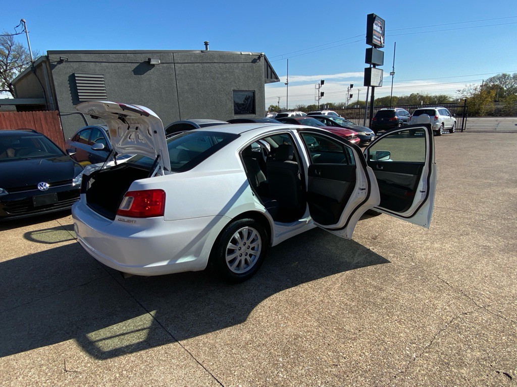 2011 Mitsubishi Galant Image 12