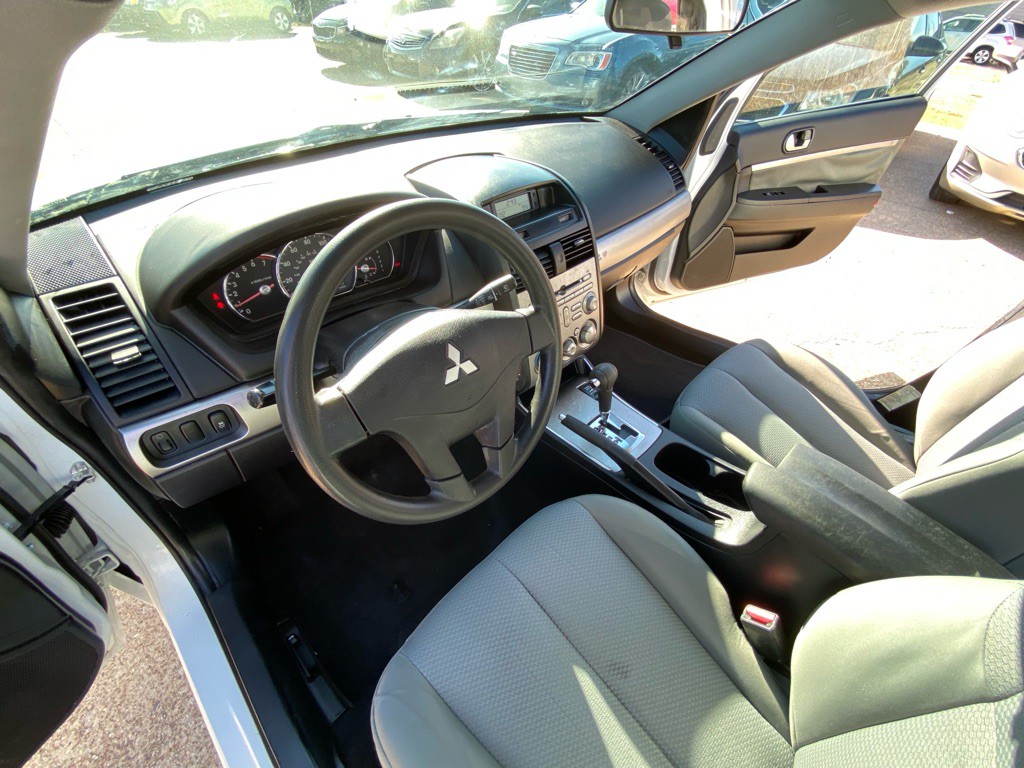 2011 Mitsubishi Galant Image 14