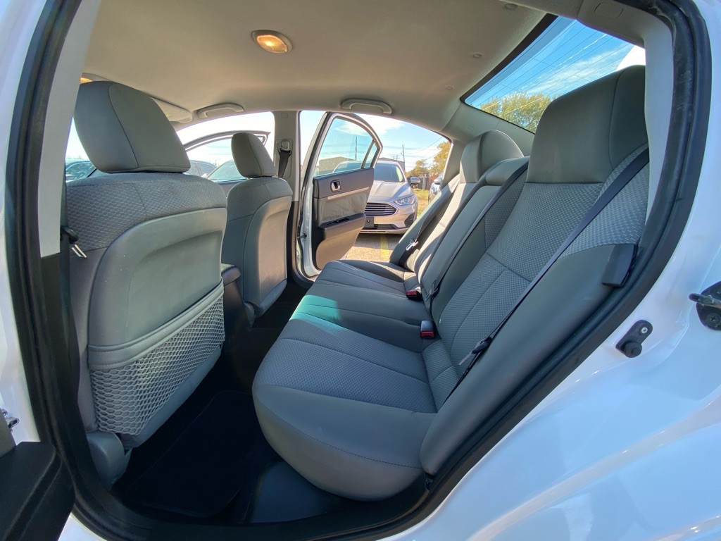 2011 Mitsubishi Galant Image 16