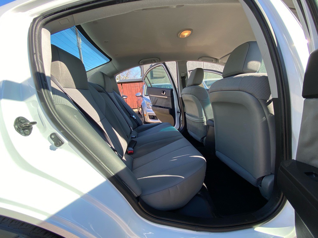 2011 Mitsubishi Galant Image 18