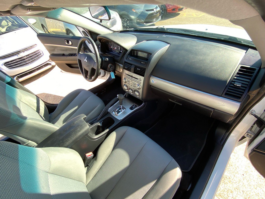 2011 Mitsubishi Galant Image 20