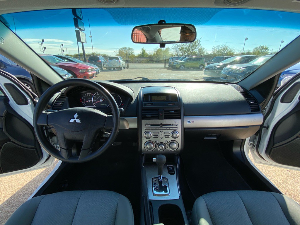 2011 Mitsubishi Galant Image 21