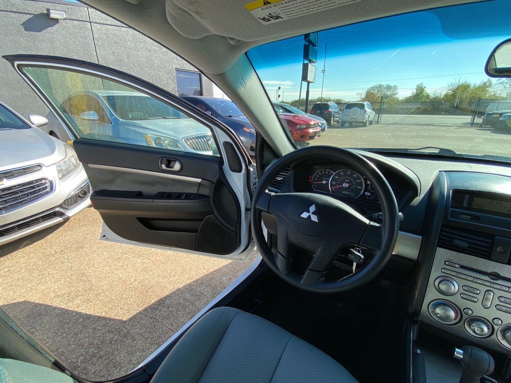 2011 Mitsubishi Galant Image 23