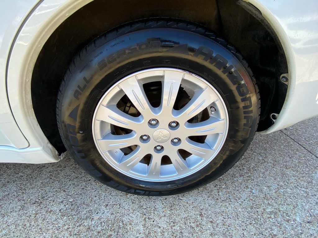 2011 Mitsubishi Galant Image 29