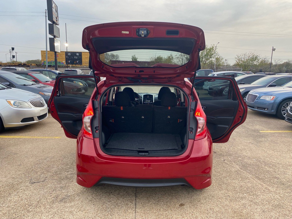 2015 Nissan Versa Image 11