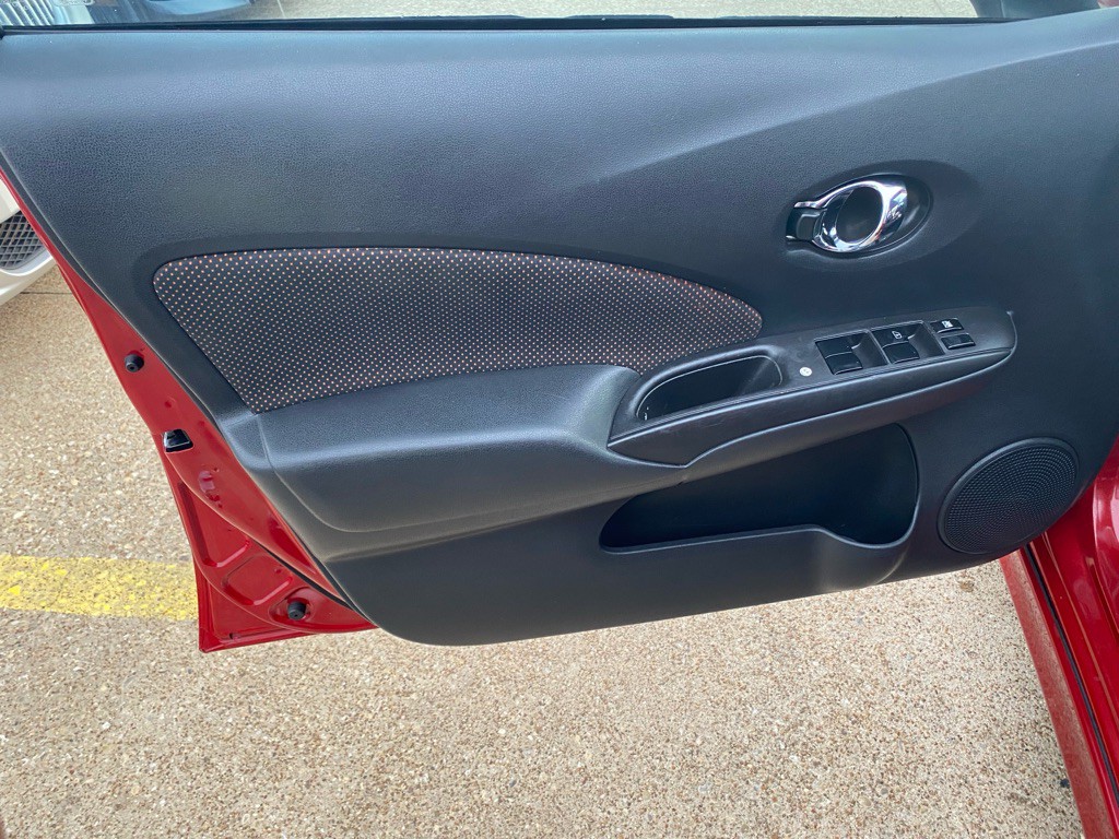 2015 Nissan Versa Image 13