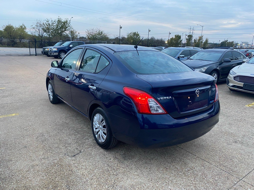 2012 Nissan Versa Image 4