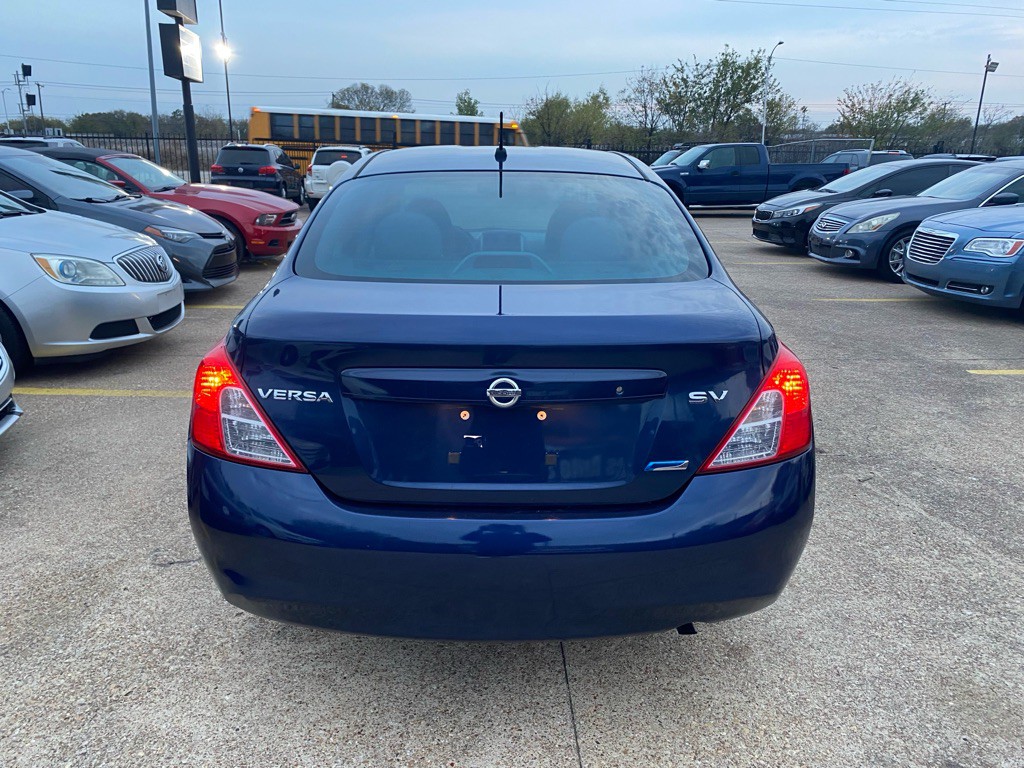 2012 Nissan Versa Image 5