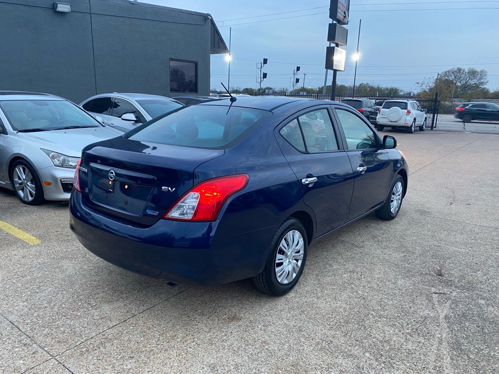 2012 Nissan Versa Image 6