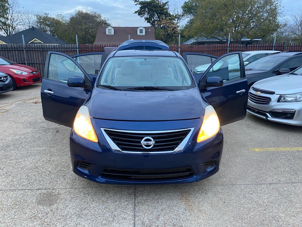 2012 Nissan Versa Image 8