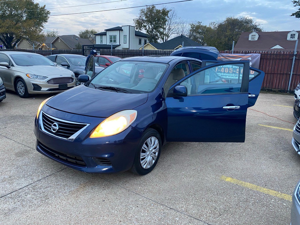 2012 Nissan Versa Image 9