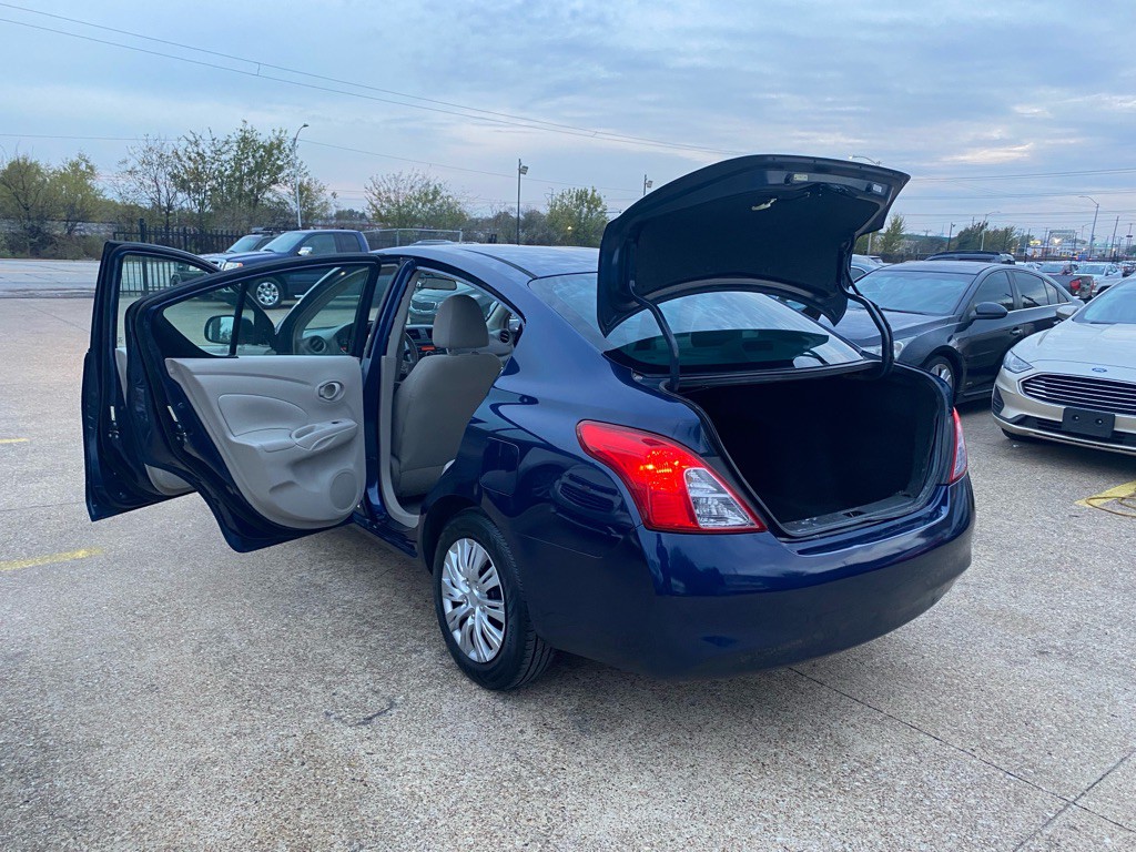 2012 Nissan Versa Image 10