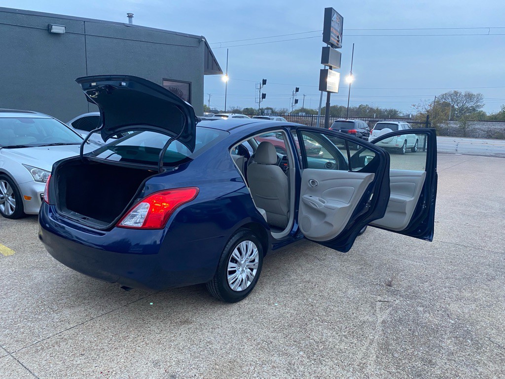 2012 Nissan Versa Image 12