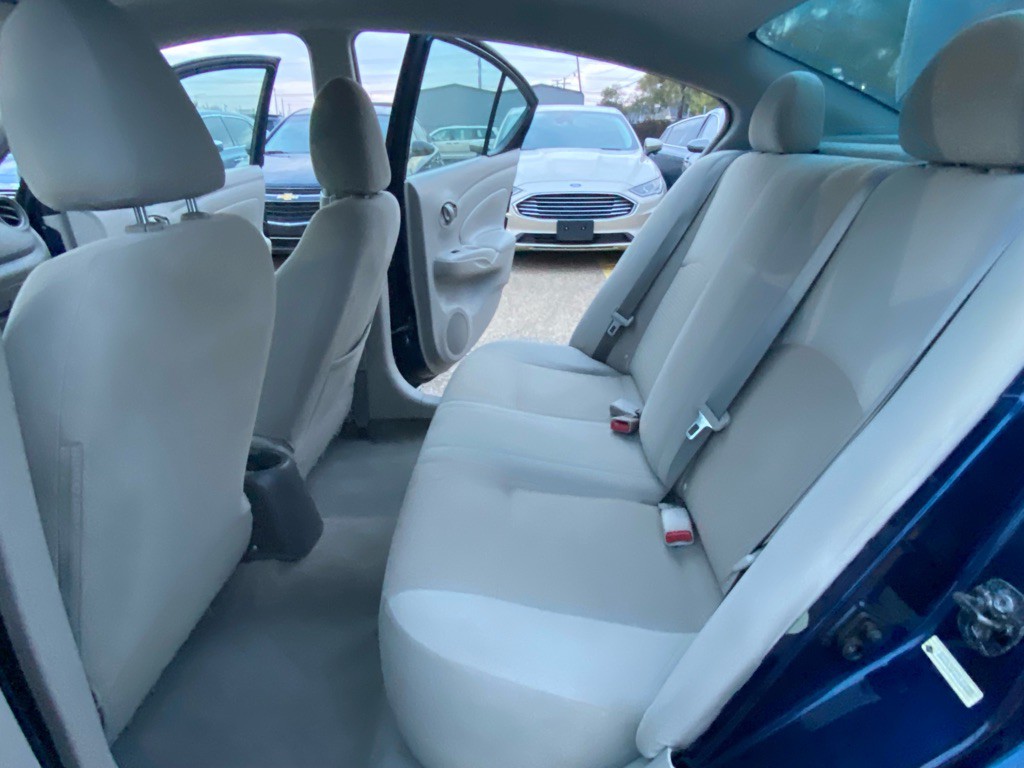 2012 Nissan Versa Image 16