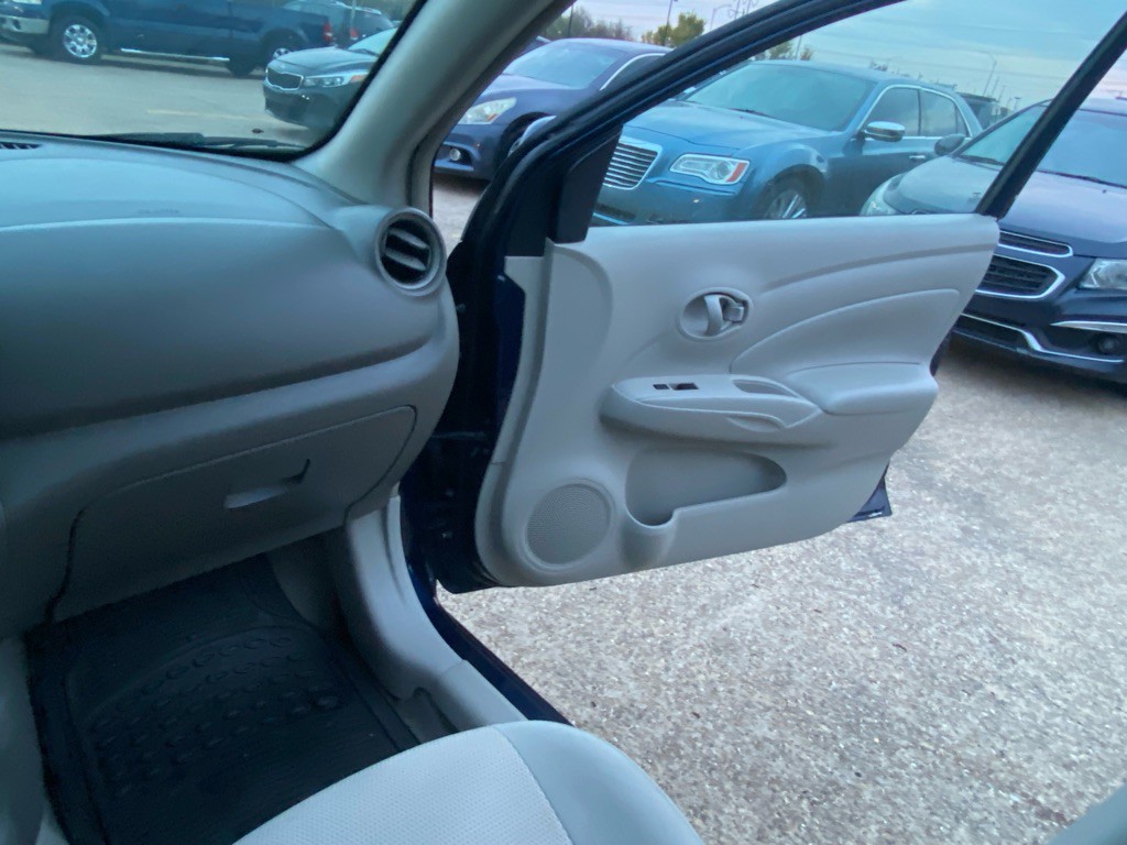2012 Nissan Versa Image 22