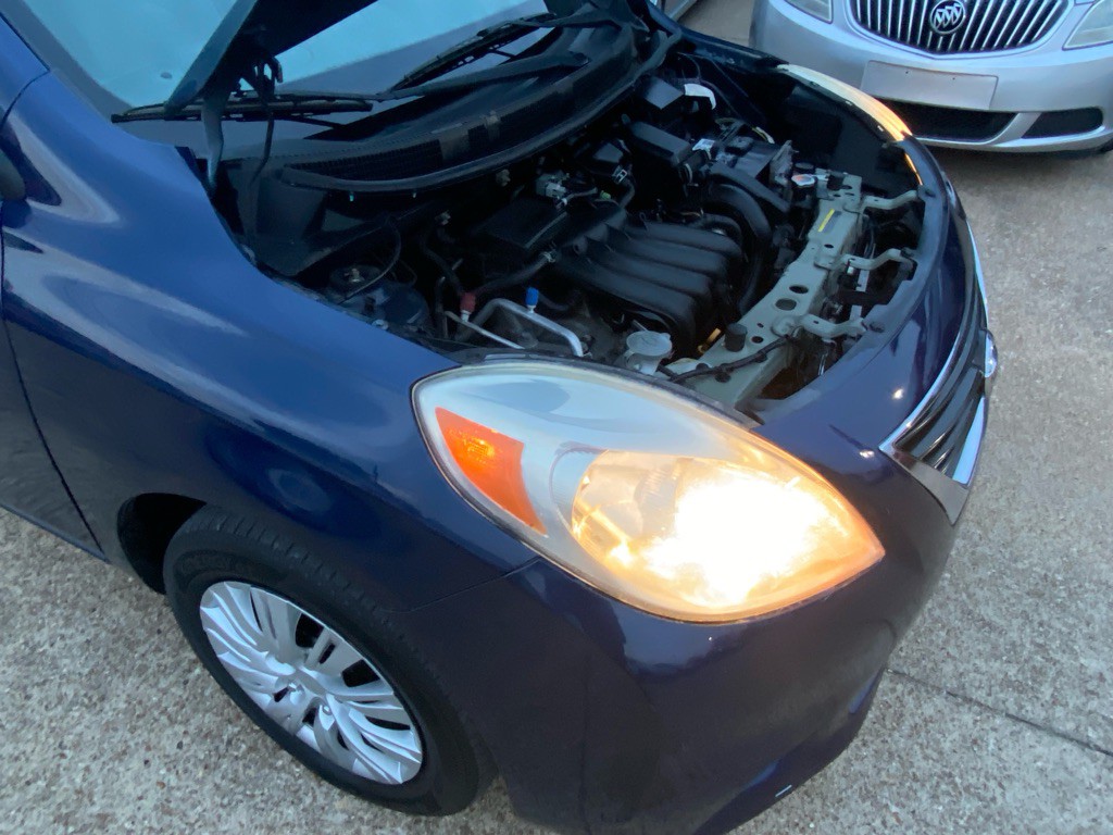 2012 Nissan Versa Image 28