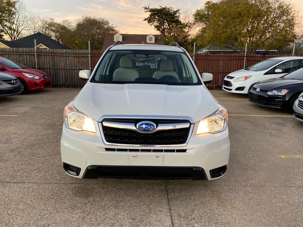 2015 Subaru Forester Image 2
