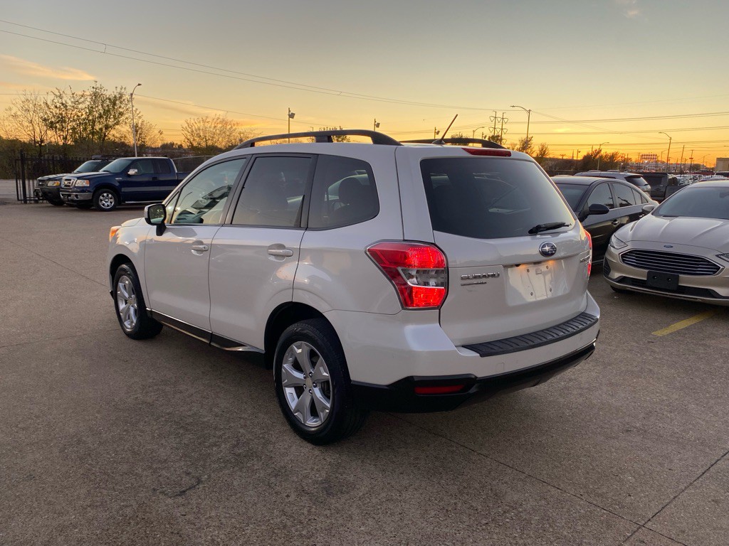 2015 Subaru Forester Image 4