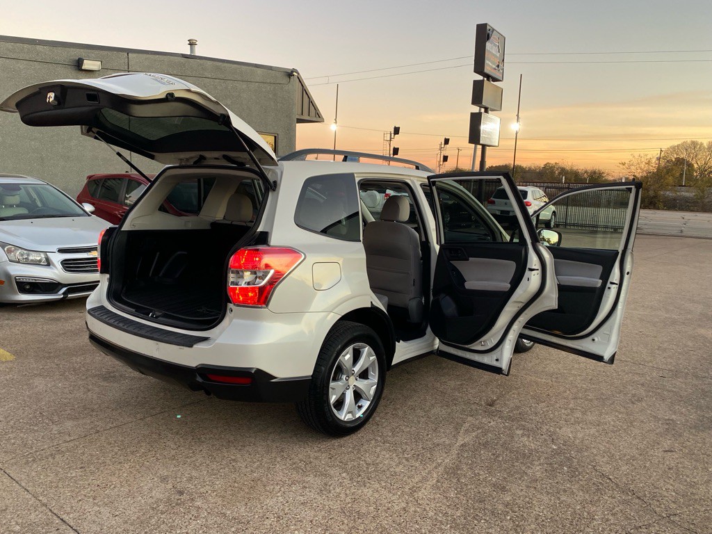 2015 Subaru Forester Image 9
