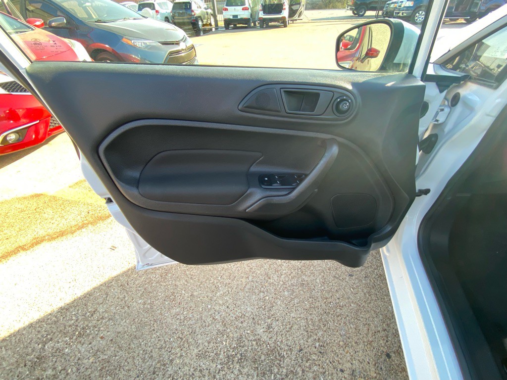 2018 Ford Fiesta Image 13