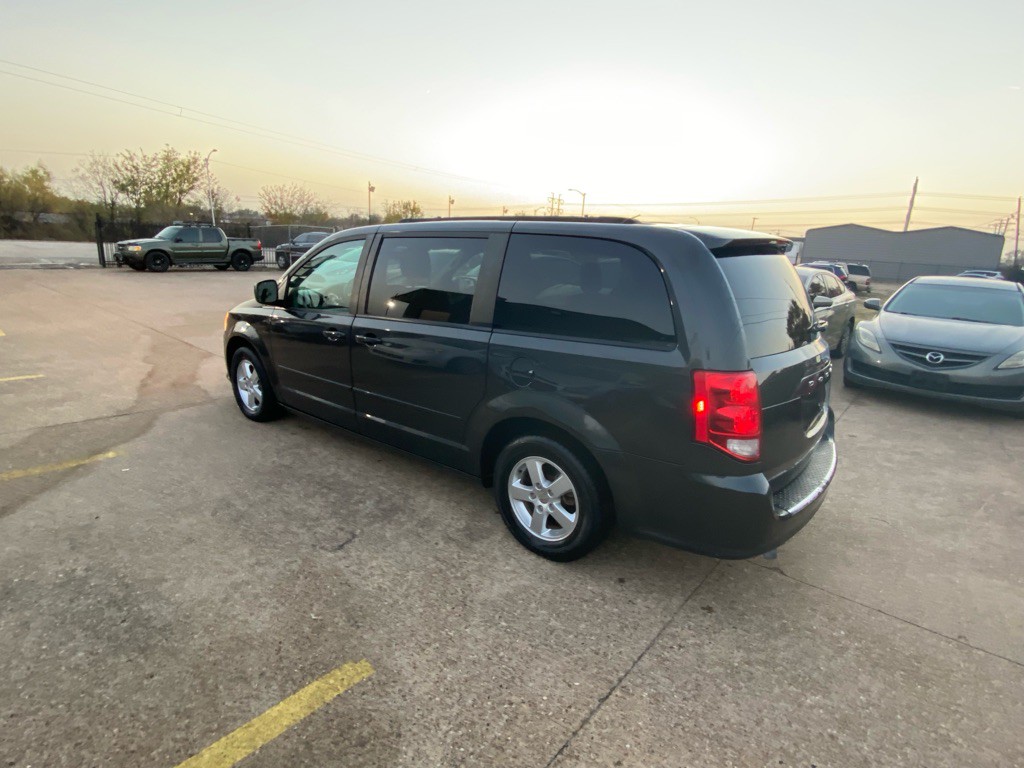 2011 Dodge Grand Caravan Image 4