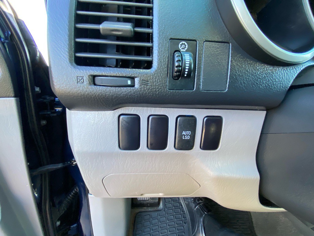 2006 Toyota 4Runner Image 24