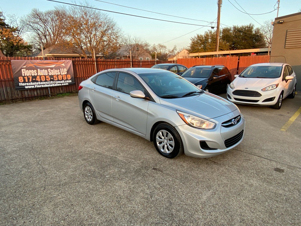 2015 Hyundai Accent Image 1