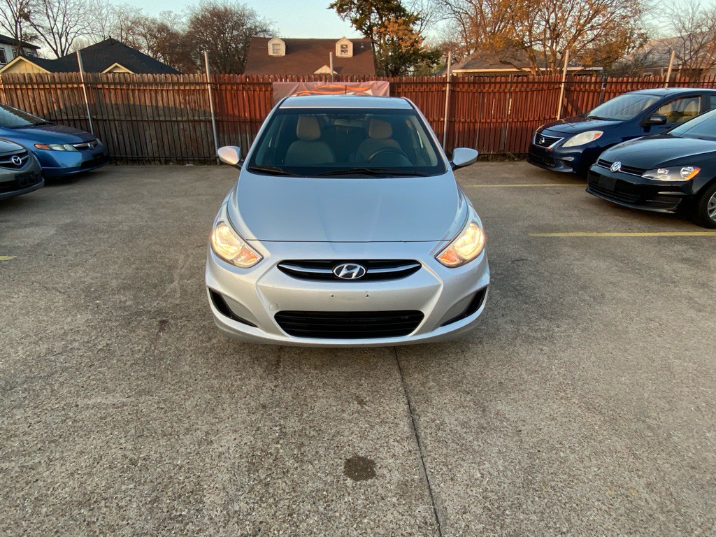 2015 Hyundai Accent Image 2