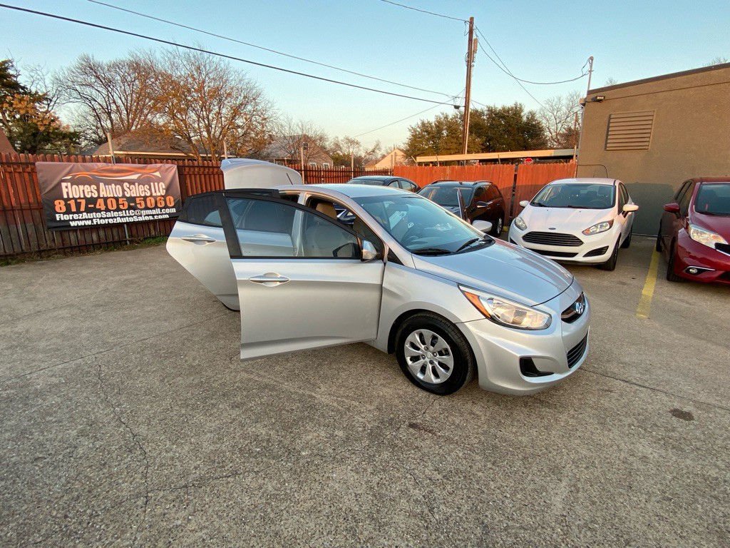 2015 Hyundai Accent Image 7