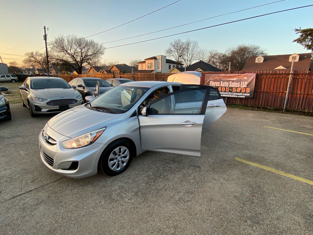 2015 Hyundai Accent Image 9