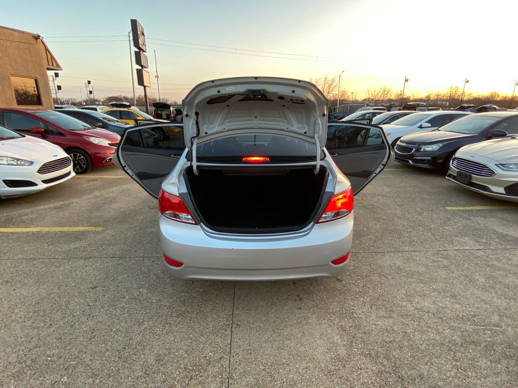 2015 Hyundai Accent Image 11