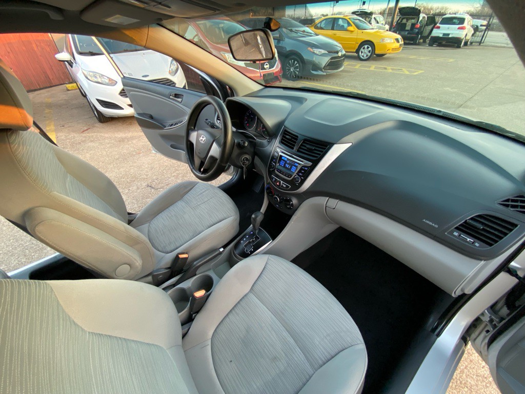 2015 Hyundai Accent Image 20