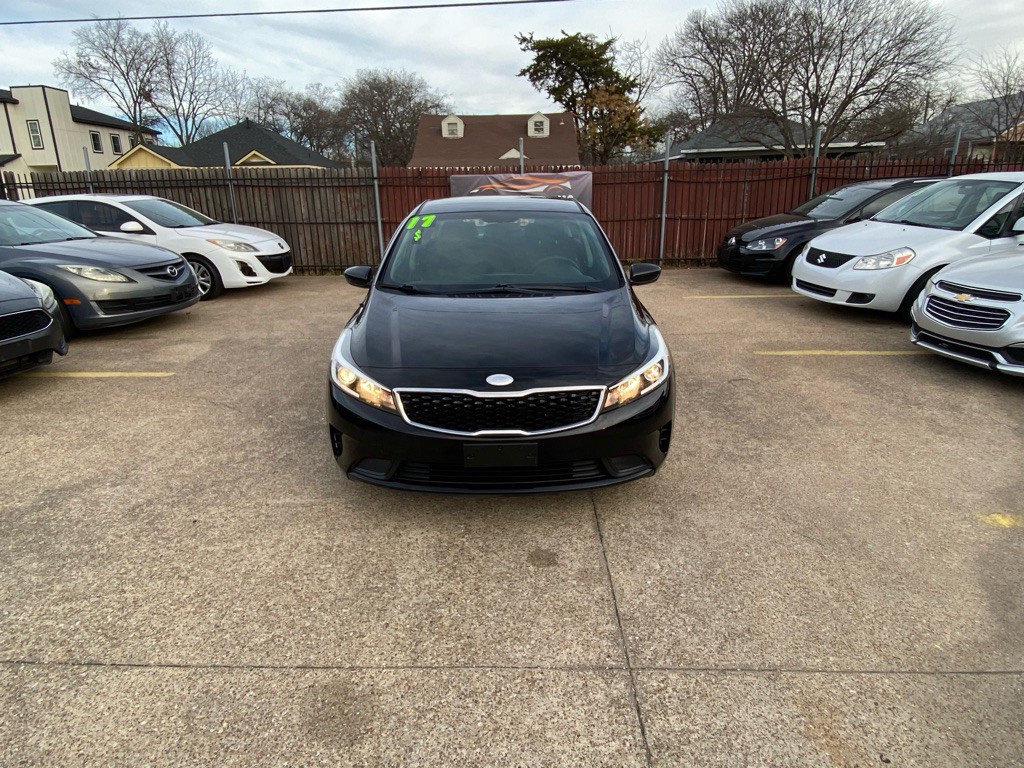 2017 Kia Forte Image 2