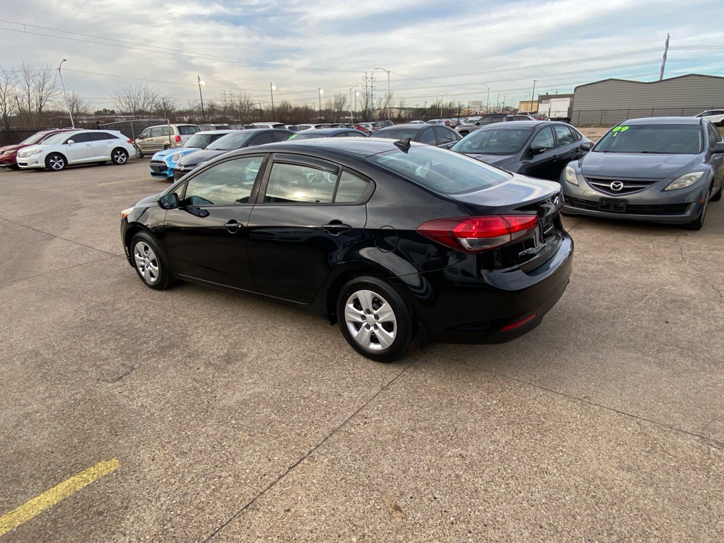 2017 Kia Forte Image 4
