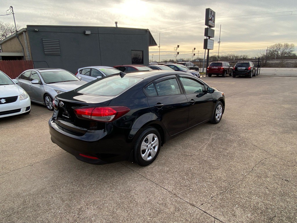 2017 Kia Forte Image 6
