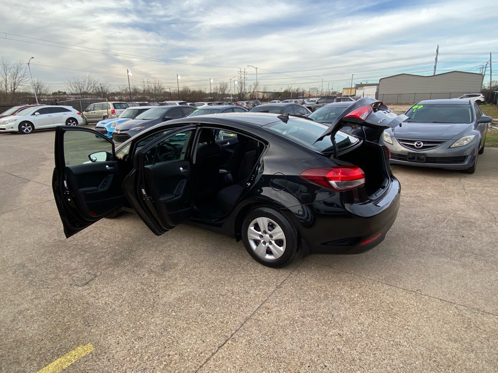 2017 Kia Forte Image 10